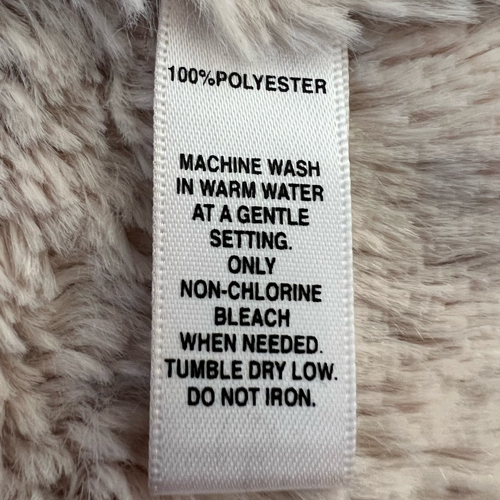 Saks Fifth Avenue Microfiber Womens Vest - Picture 6 of 6